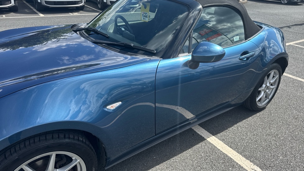 Mazda MX-5 1.5 SE 2dr Petrol Convertible - Image 23