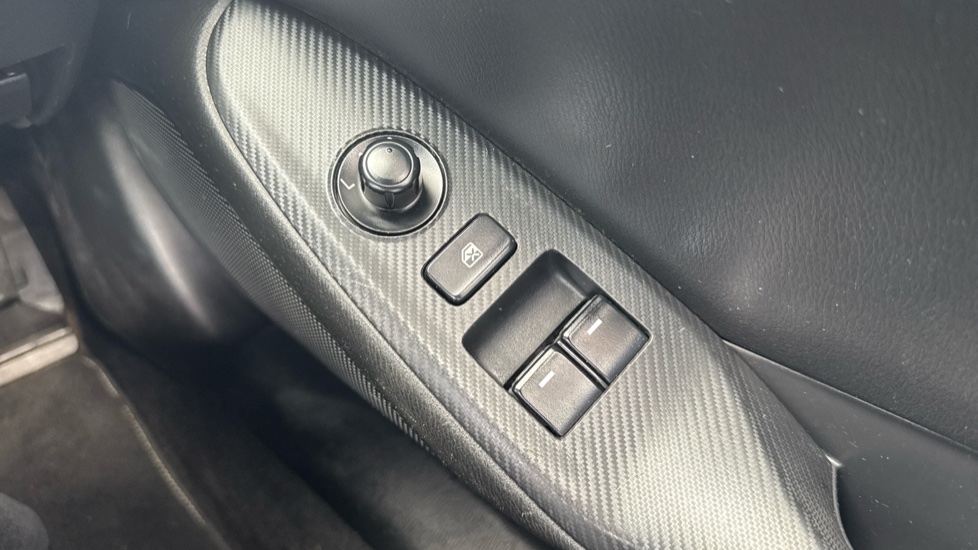 Mazda MX-5 1.5 SE 2dr Petrol Convertible - Image 31