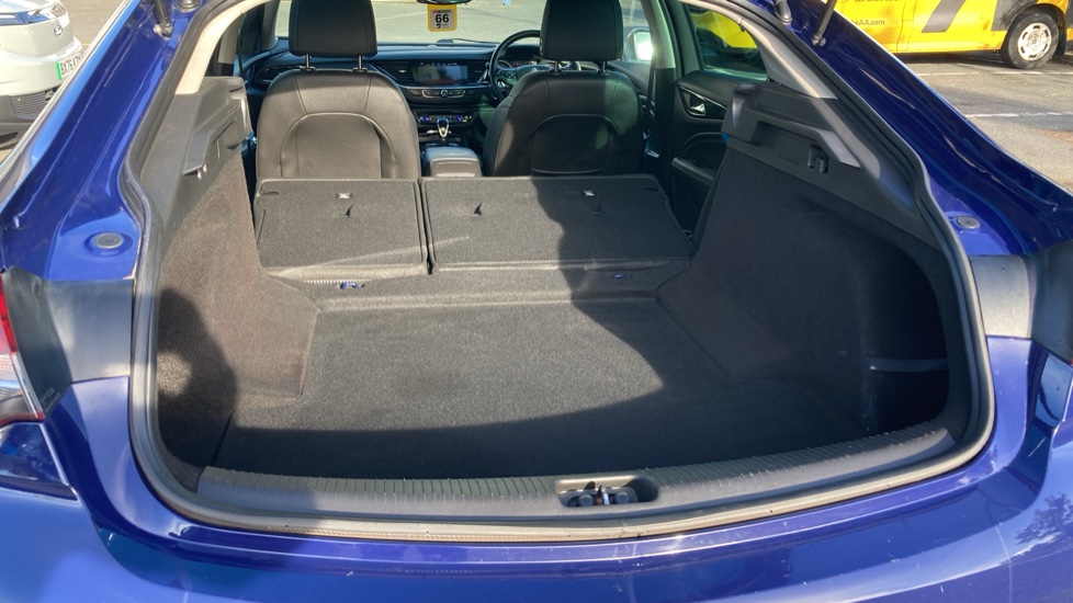 Vauxhall Insignia 1.5T SRi Nav 5dr Petrol Hatchback - Image 36
