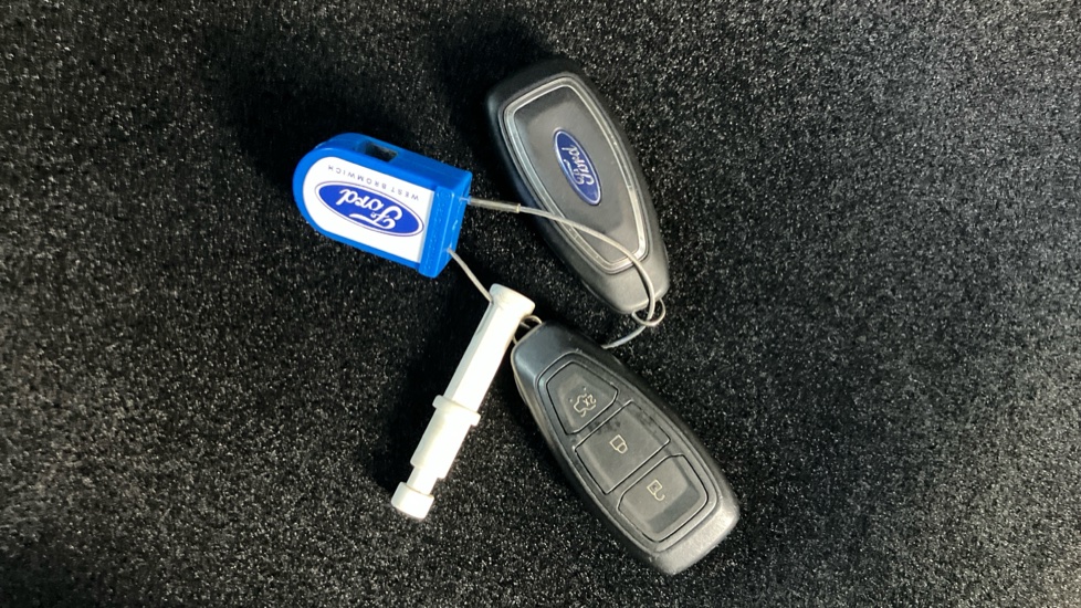 Ford Puma 1.0 EcoBoost Hybrid mHEV 155 ST-Line Vignale 5dr Petrol Hatchback - Image 8