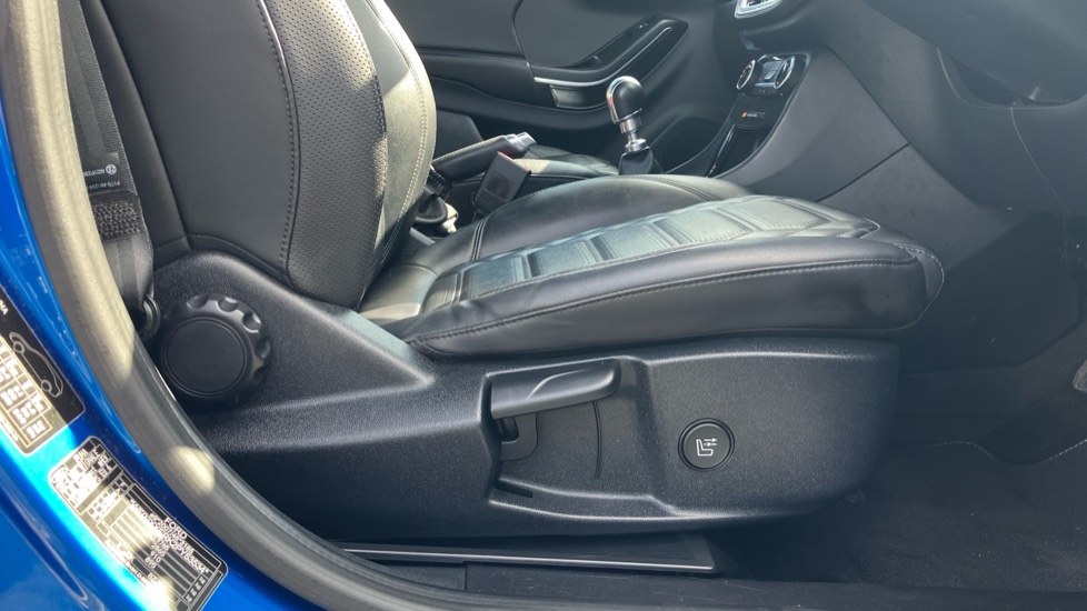 Ford Puma 1.0 EcoBoost Hybrid mHEV 155 ST-Line Vignale 5dr Petrol Hatchback - Image 41