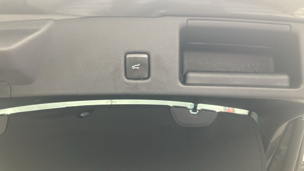 Ford Kuga 2.5 PHEV ST-Line X Edition 5dr CVT Estate - Image 30