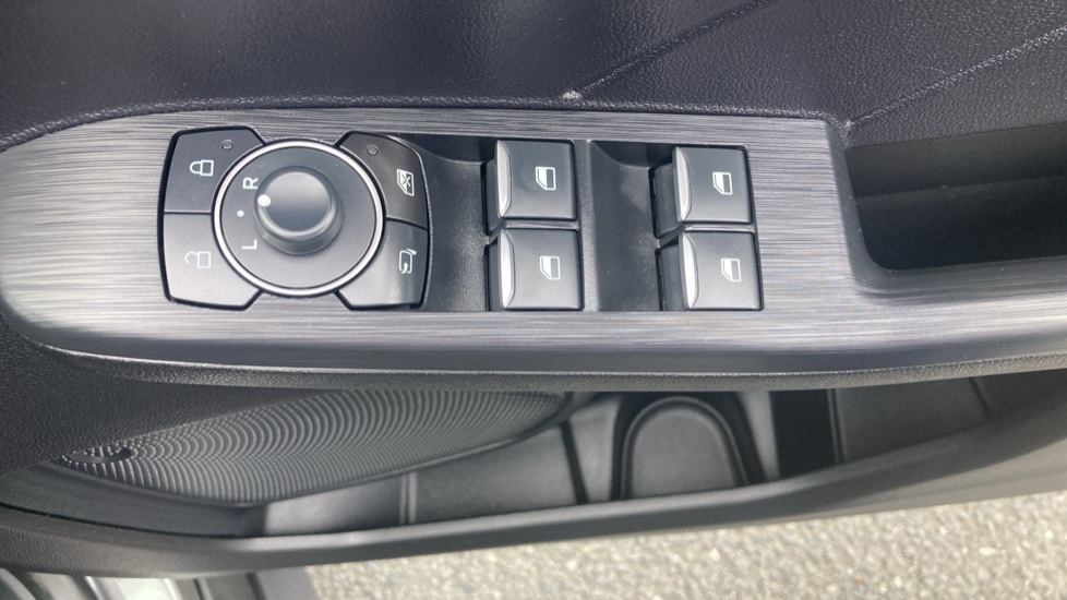 Ford Kuga 2.5 PHEV ST-Line X Edition 5dr CVT Estate - Image 31