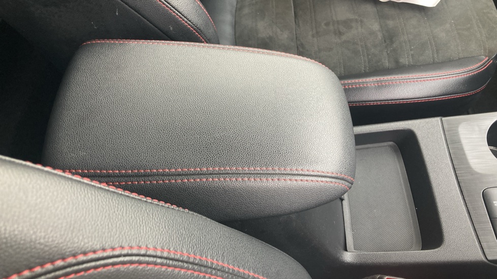 Ford Kuga 2.5 PHEV ST-Line X Edition 5dr CVT Estate - Image 43