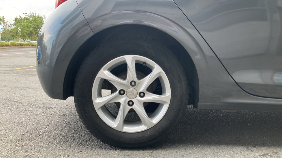 Peugeot 208 1.2 PureTech 82 Active 5dr Petrol Hatchback - Image 7