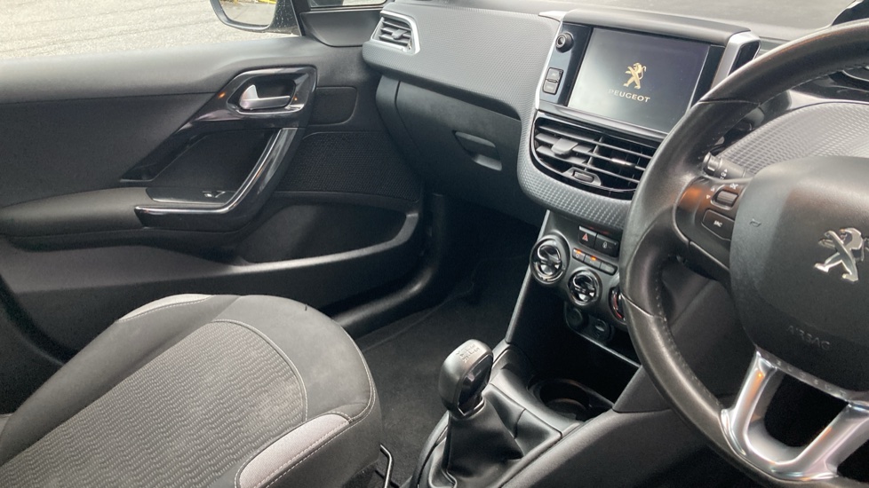 Peugeot 208 1.2 PureTech 82 Active 5dr Petrol Hatchback - Image 18
