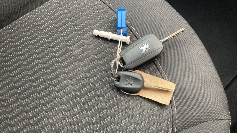 Peugeot 208 1.2 PureTech 82 Active 5dr Petrol Hatchback - Image 10