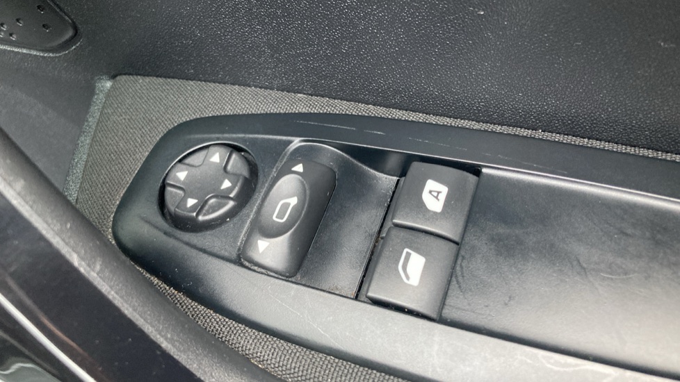 Peugeot 208 1.2 PureTech 82 Active 5dr Petrol Hatchback - Image 25