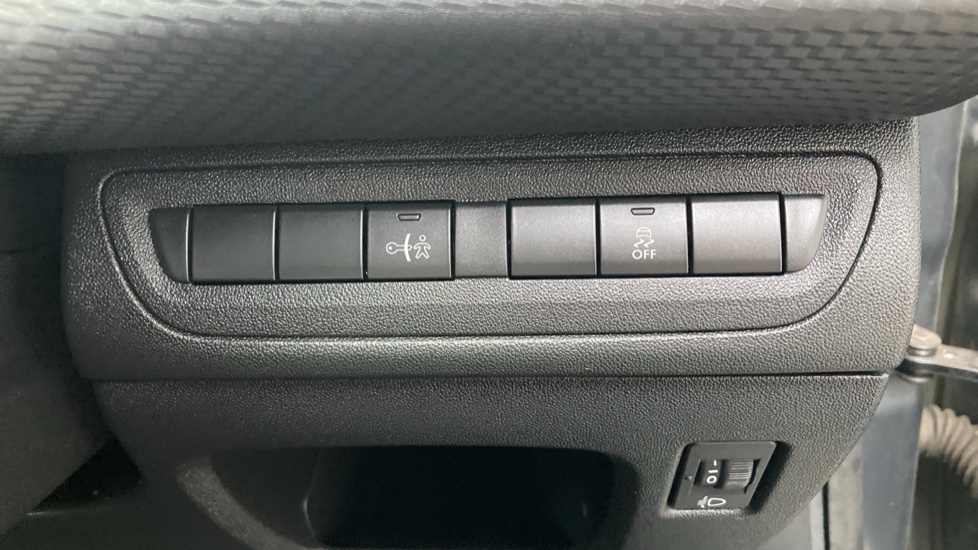 Peugeot 208 1.2 PureTech 82 Active 5dr Petrol Hatchback - Image 26