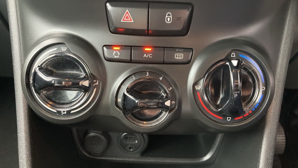 Peugeot 208 1.2 PureTech 82 Active 5dr Petrol Hatchback - Image 28