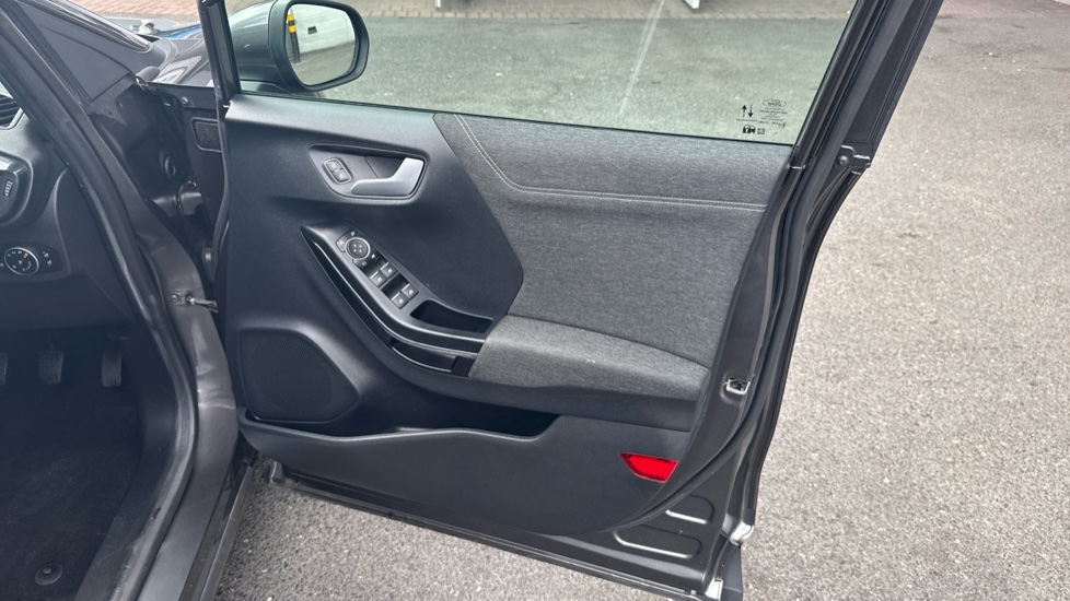 Ford Puma 1.0 EcoBoost Hybrid mHEV Titanium 5dr Petrol Hatchback - Image 32