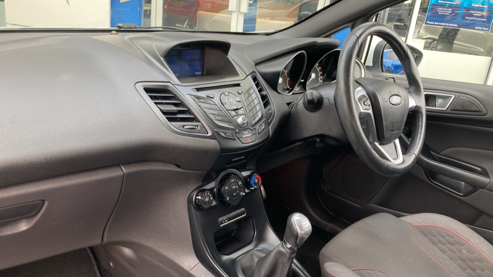 Ford Fiesta 1.0 EcoBoost ST-Line 5dr Petrol Hatchback - Image 17