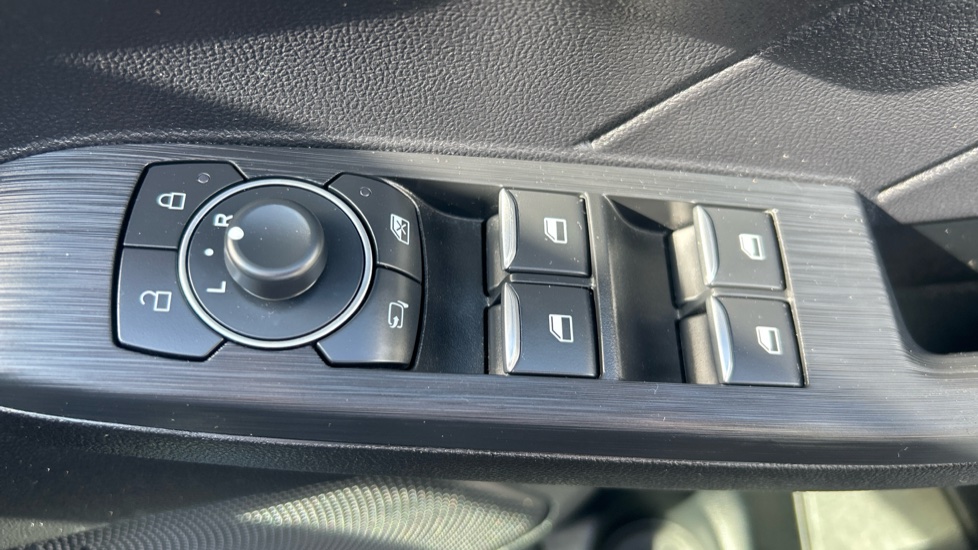 Ford Kuga 2.5 FHEV ST-Line X Edition 5dr CVT Hybrid Estate - Image 25