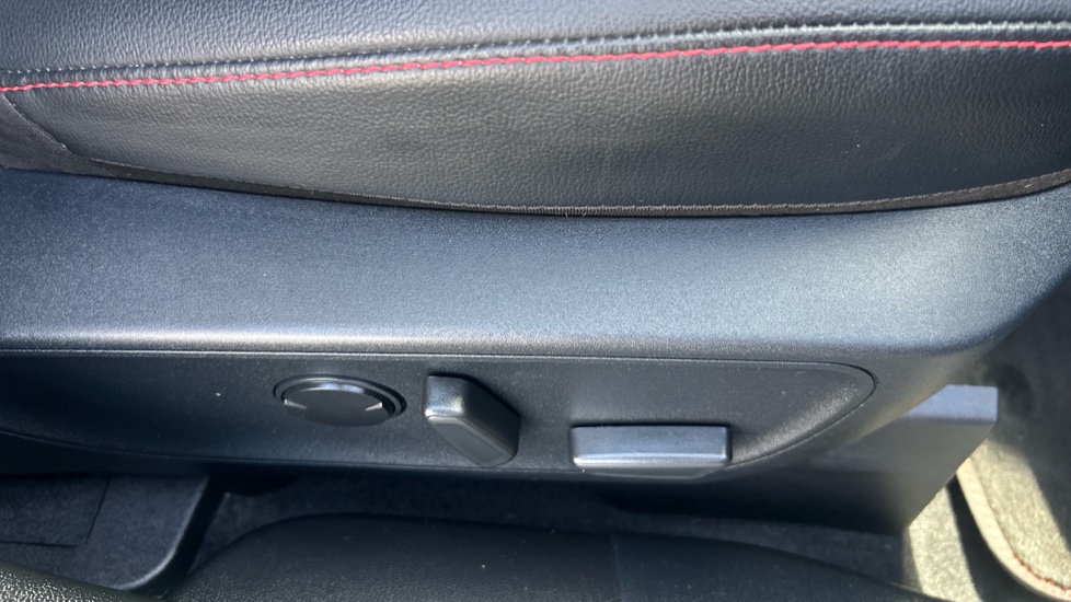 Ford Kuga 2.5 FHEV ST-Line X Edition 5dr CVT Hybrid Estate - Image 27