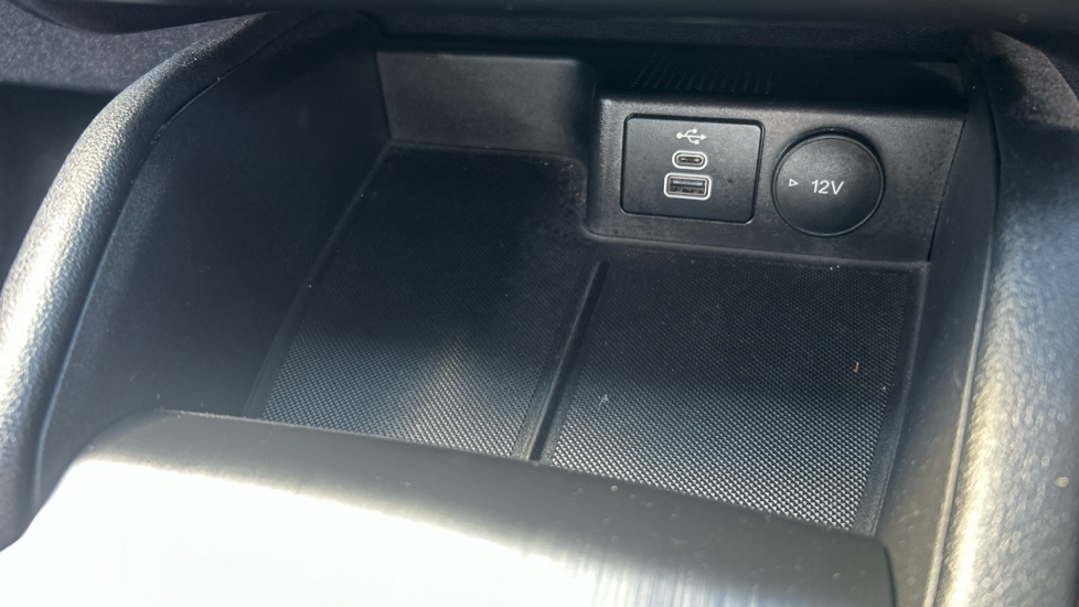 Ford Kuga 2.5 FHEV ST-Line X Edition 5dr CVT Hybrid Estate - Image 37