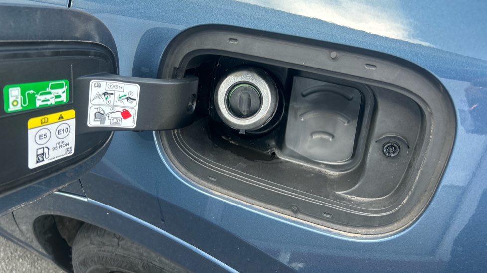 Ford Kuga 2.5 FHEV ST-Line X Edition 5dr CVT Hybrid Estate - Image 38