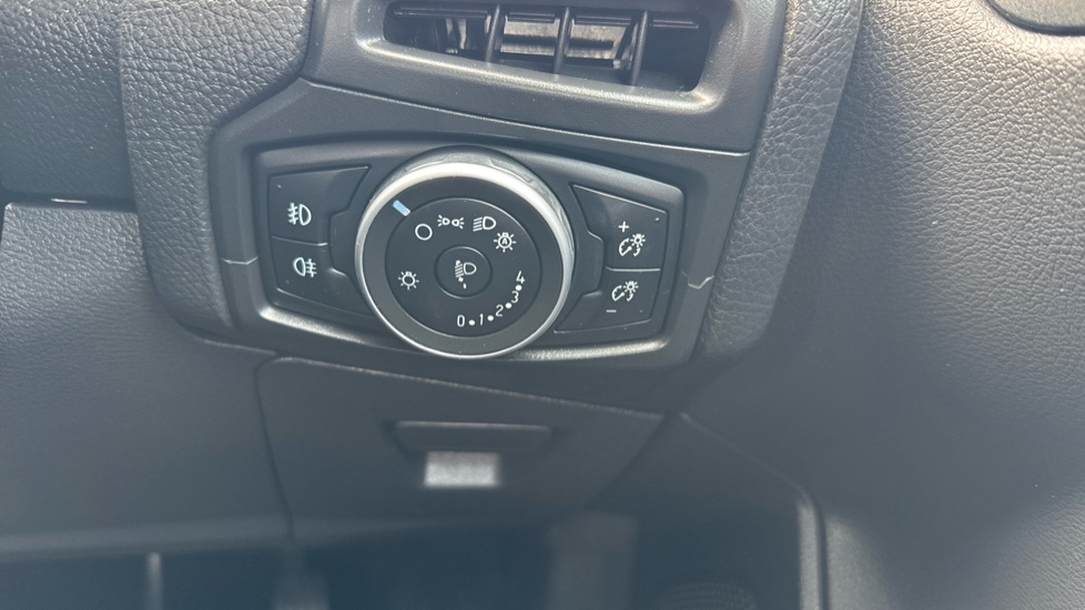 Ford Focus 1.5 TDCi 120 Titanium 5dr Diesel Hatchback - Image 29