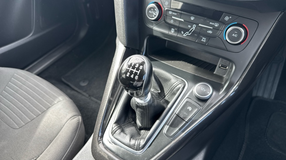 Ford Focus 1.5 TDCi 120 Titanium 5dr Diesel Hatchback - Image 34
