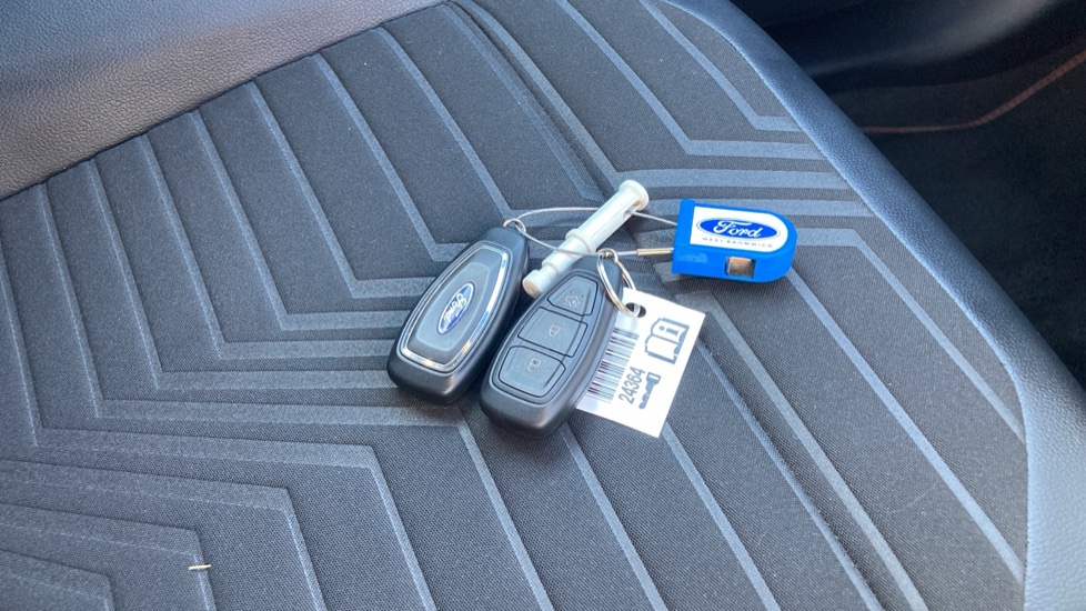 Ford Puma 1.0 EcoBoost Hybrid mHEV ST-Line X 5dr DCT Petrol Hatchback - Image 8