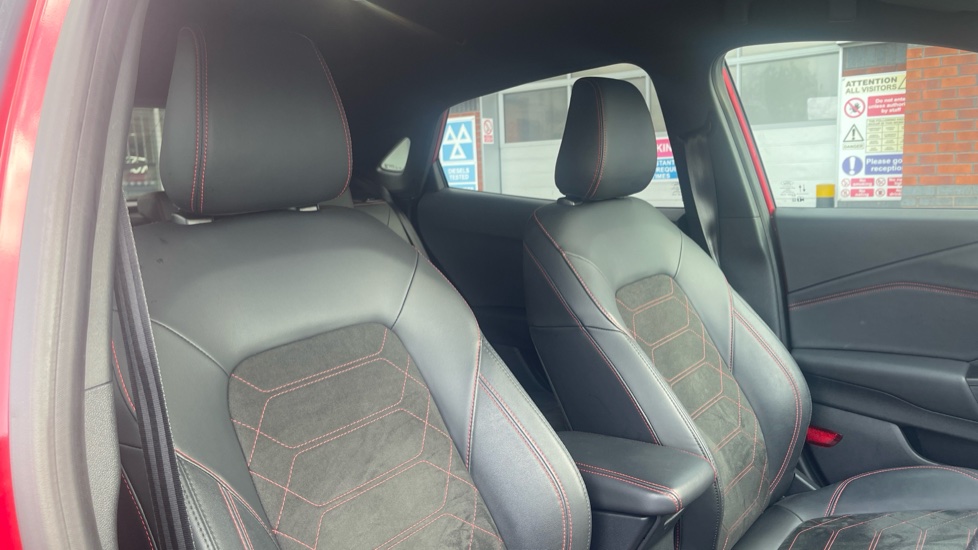 Ford Puma 1.0 EcoBoost Hybrid mHEV ST-Line X 5dr DCT Petrol Hatchback - Image 33