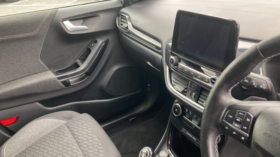 Ford Puma 1.0 EcoBoost Hybrid mHEV Titanium 5dr Petrol Hatchback - Image 19