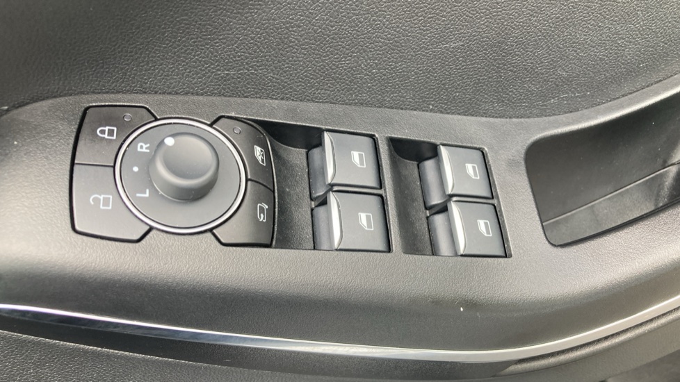 Ford Puma 1.0 EcoBoost Hybrid mHEV Titanium 5dr Petrol Hatchback - Image 32