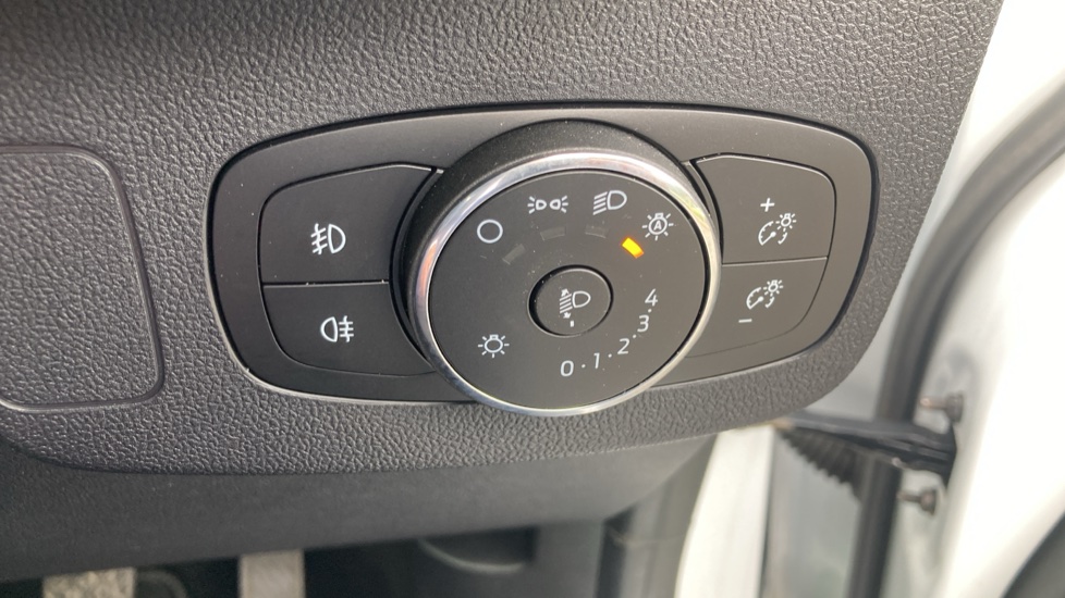 Ford Puma 1.0 EcoBoost Hybrid mHEV Titanium 5dr Petrol Hatchback - Image 33