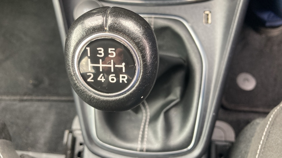 Ford Puma 1.0 EcoBoost Hybrid mHEV Titanium 5dr Petrol Hatchback - Image 38