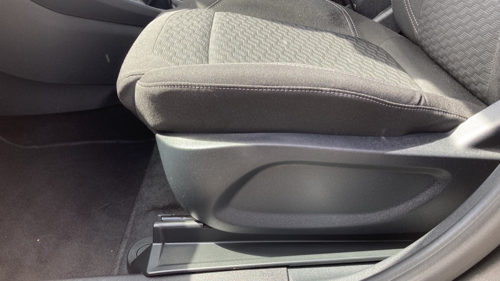 Ford Puma 1.0 EcoBoost Hybrid mHEV Titanium 5dr Petrol Hatchback - Image 31