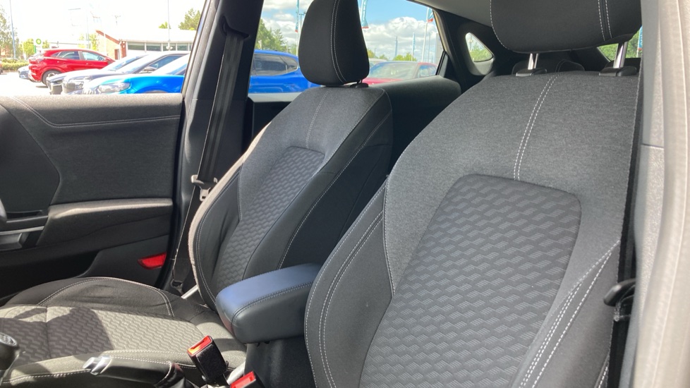 Ford Puma 1.0 EcoBoost Hybrid mHEV Titanium 5dr Petrol Hatchback - Image 32