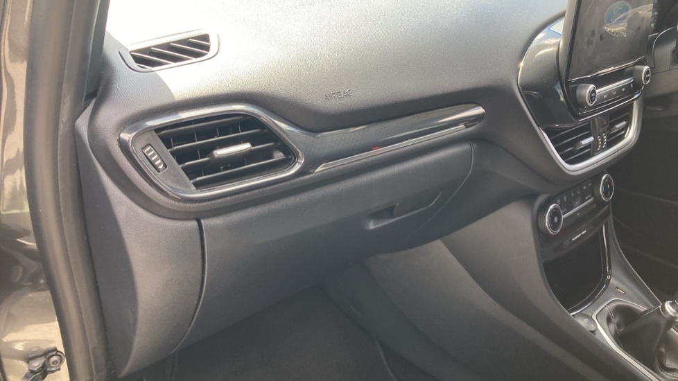 Ford Puma 1.0 EcoBoost Hybrid mHEV Titanium 5dr Petrol Hatchback - Image 33