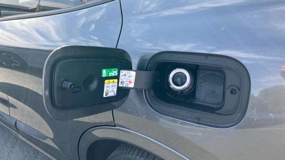 Ford Kuga 1.5 EcoBoost 150 ST-Line X Edition 5dr Petrol Estate - Image 26