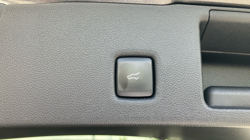 Ford Kuga 1.5 EcoBoost 150 ST-Line X Edition 5dr Petrol Estate - Image 11