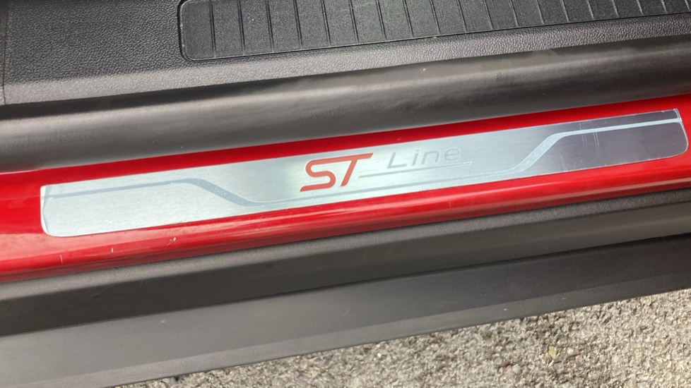 Ford Kuga 2.5 FHEV ST-Line Edition 5dr CVT Hybrid Estate - Image 32