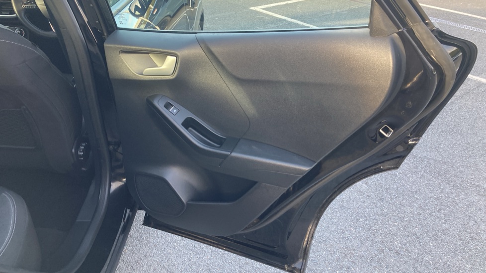 Ford Puma 1.0 EcoBoost Hybrid mHEV Titanium 5dr Petrol Hatchback - Image 40