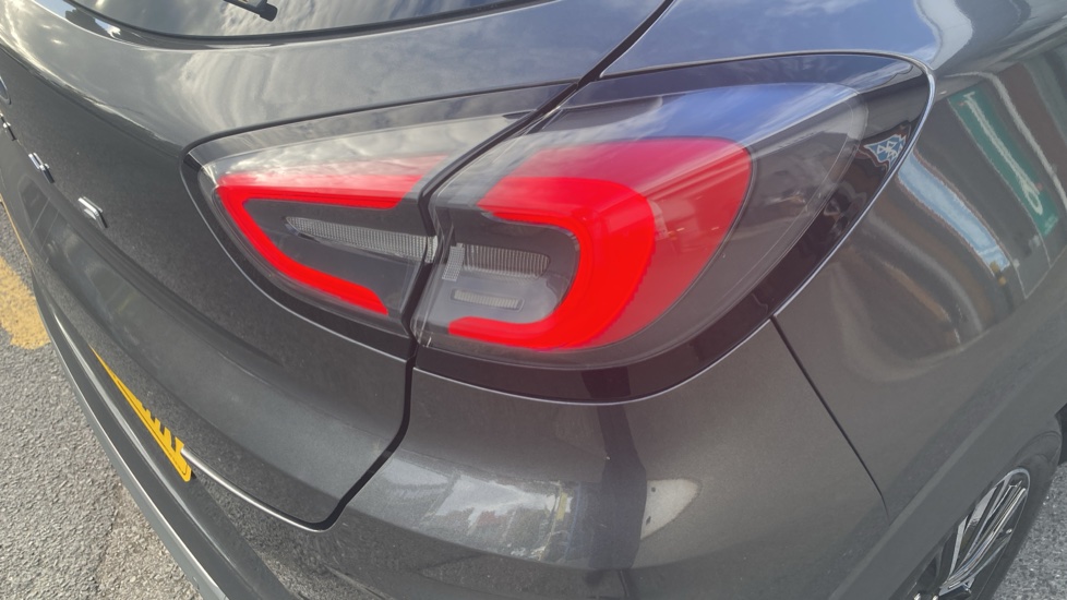 Ford Puma 1.0 EcoBoost Hybrid mHEV Titanium 5dr Petrol Hatchback - Image 27