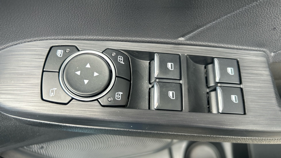 Ford Kuga 2.5 FHEV ST-Line X 5dr CVT Hybrid Estate - Image 21