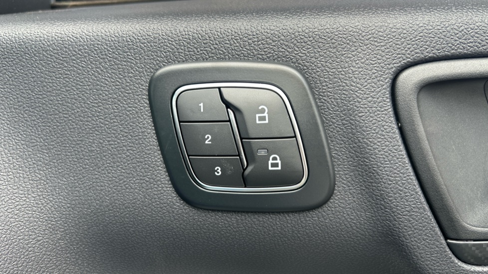 Ford Kuga 2.5 FHEV ST-Line X 5dr CVT Hybrid Estate - Image 24