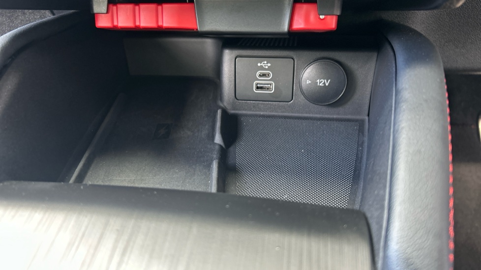 Ford Kuga 2.5 FHEV ST-Line X 5dr CVT Hybrid Estate - Image 27