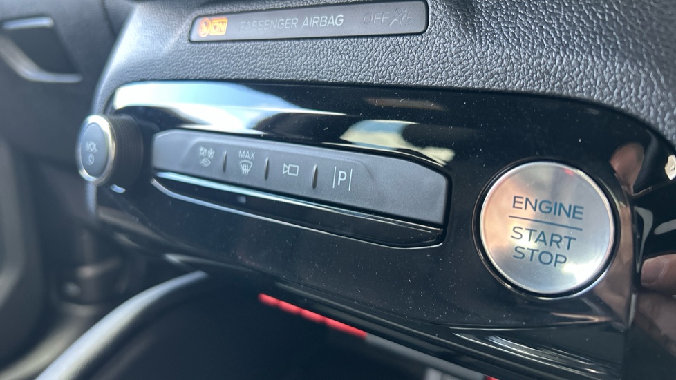 Ford Kuga 2.5 FHEV ST-Line X 5dr CVT Hybrid Estate - Image 32
