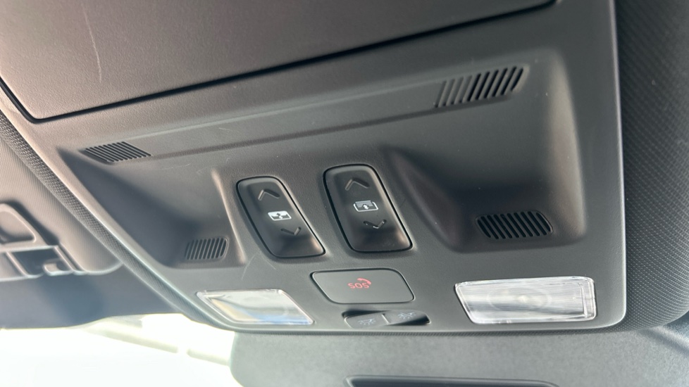 Ford Kuga 2.5 FHEV ST-Line X 5dr CVT Hybrid Estate - Image 33