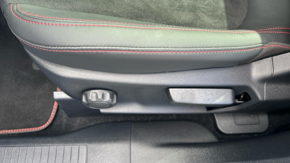 Ford Kuga 2.5 FHEV ST-Line X 5dr CVT Hybrid Estate - Image 37