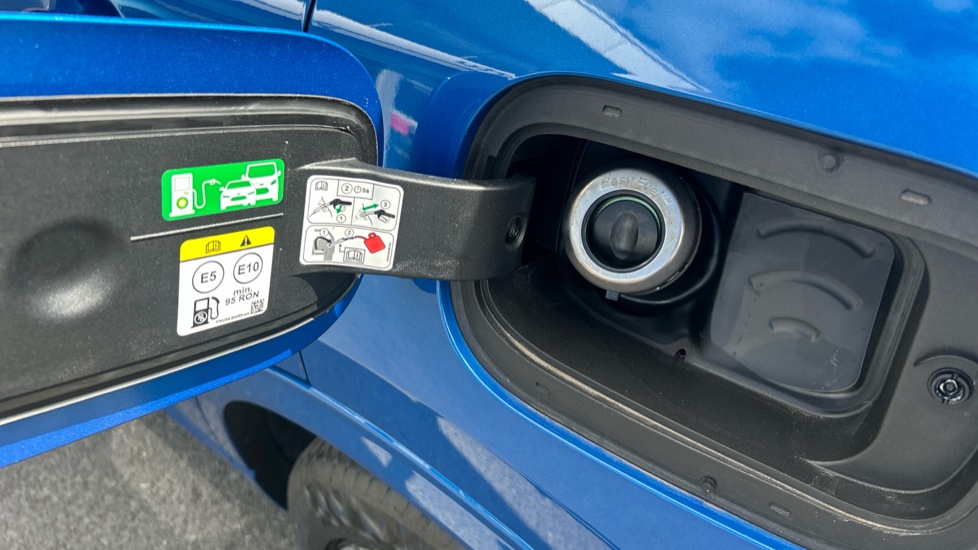 Ford Kuga 2.5 FHEV ST-Line X 5dr CVT Hybrid Estate - Image 43
