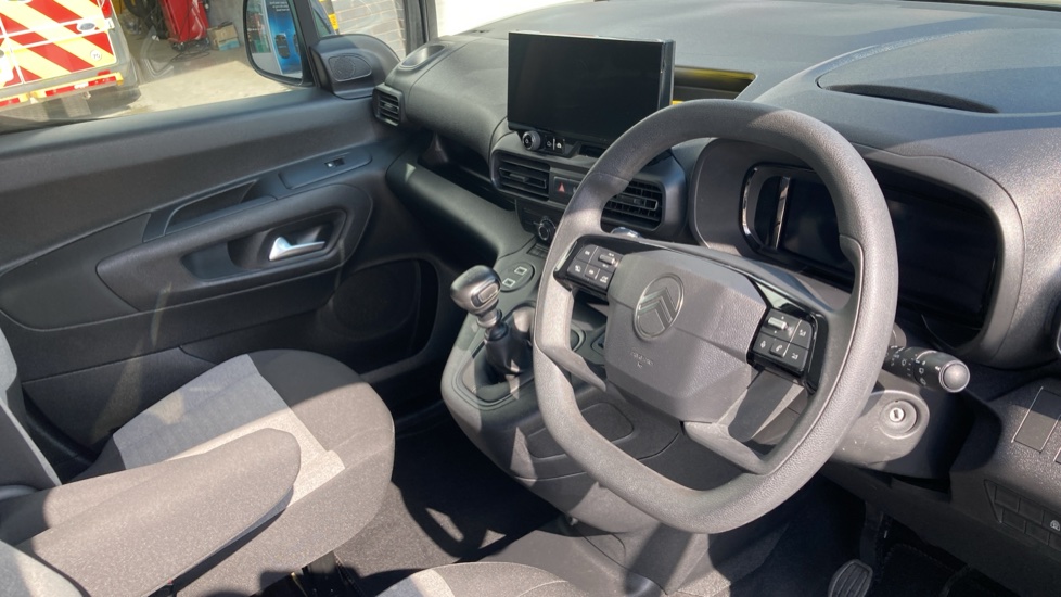 Citroen Berlingo M Petrol 1.2 PureTech 110ps Plus [5 seat] - Image 17