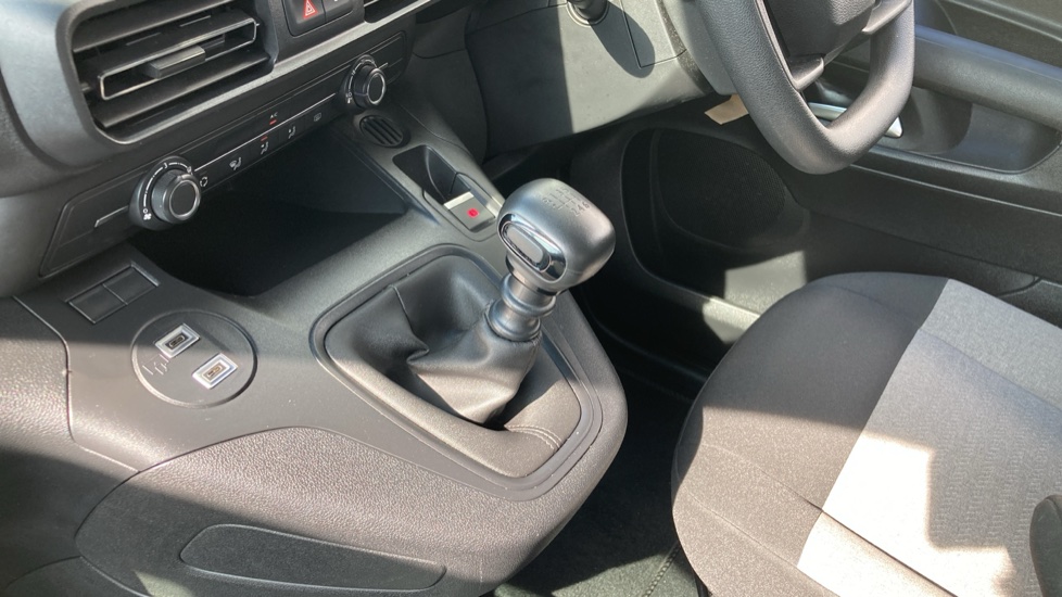 Citroen Berlingo M Petrol 1.2 PureTech 110ps Plus [5 seat] - Image 18