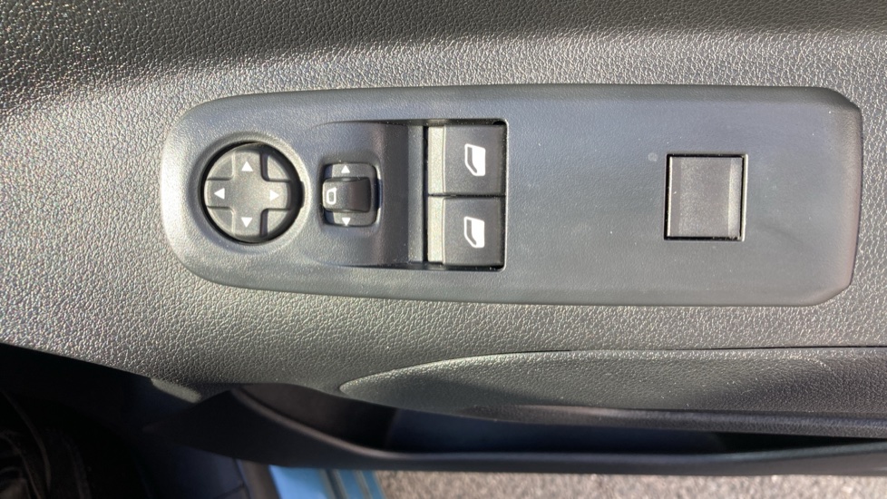 Citroen Berlingo M Petrol 1.2 PureTech 110ps Plus [5 seat] - Image 30
