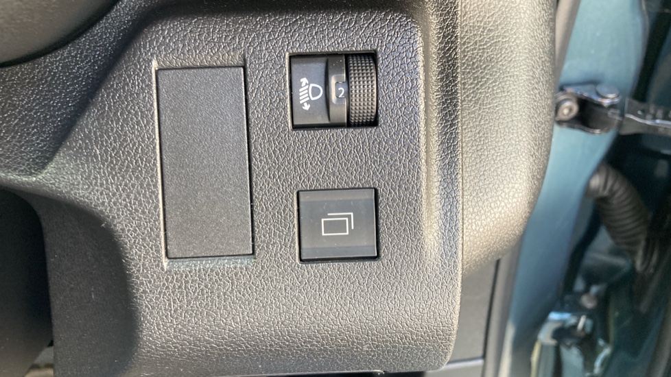 Citroen Berlingo M Petrol 1.2 PureTech 110ps Plus [5 seat] - Image 31