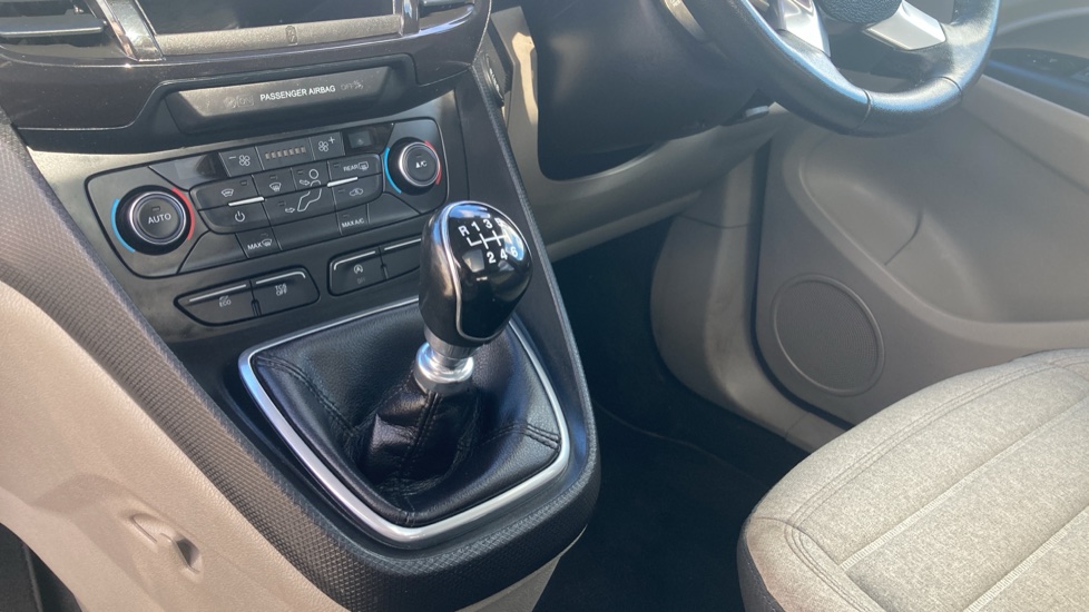 Ford Tourneo Connect 1.5 EcoBlue 120 Titanium 5dr Diesel Estate - Image 17