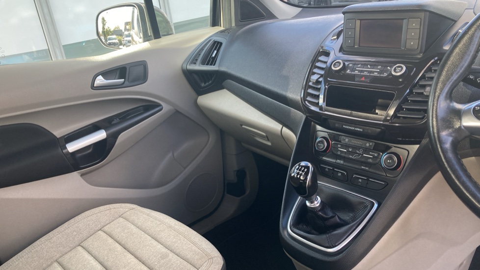Ford Tourneo Connect 1.5 EcoBlue 120 Titanium 5dr Diesel Estate - Image 18