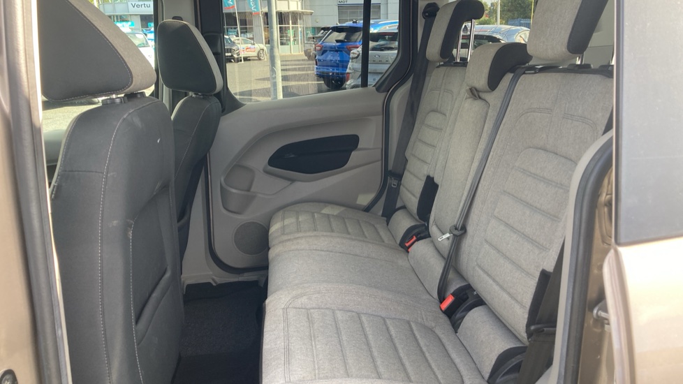 Ford Tourneo Connect 1.5 EcoBlue 120 Titanium 5dr Diesel Estate - Image 20